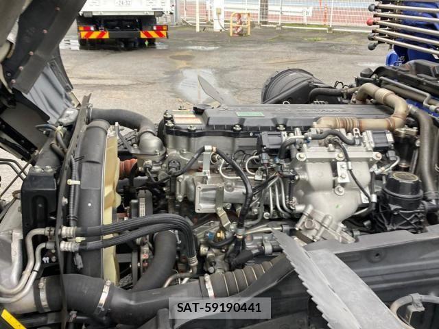 Mitsubishi FIGHTER 2021-04 8829028-16