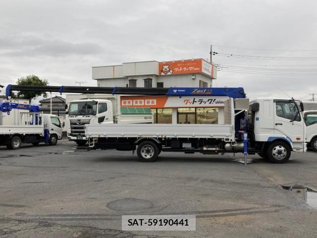 Mitsubishi FIGHTER 2021-04 8829028-5