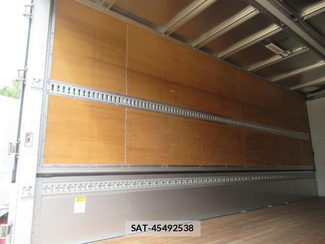 Mitsubishi FIGHTER 2021-03 8829031-24