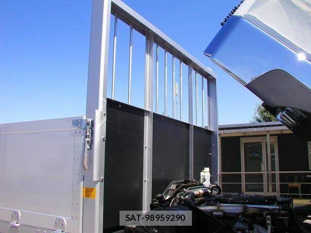 Mitsubishi FIGHTER 2026-06 8848964-17