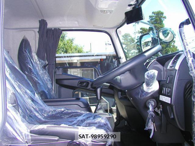 Mitsubishi FIGHTER 2026-06 8848964-22