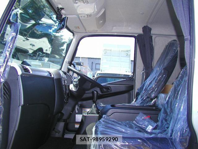 Mitsubishi FIGHTER 2026-06 8848964-23