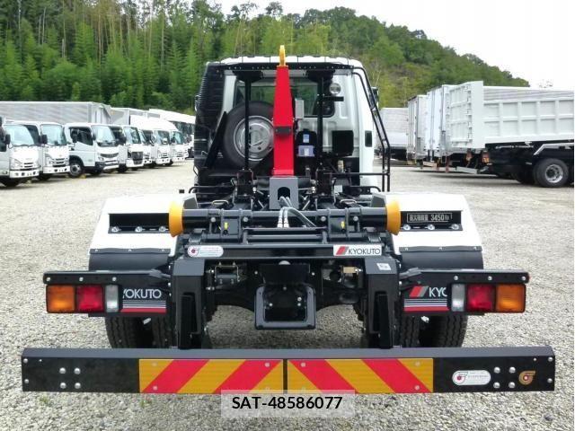 Mitsubishi FIGHTER 2026-04 8848967-4