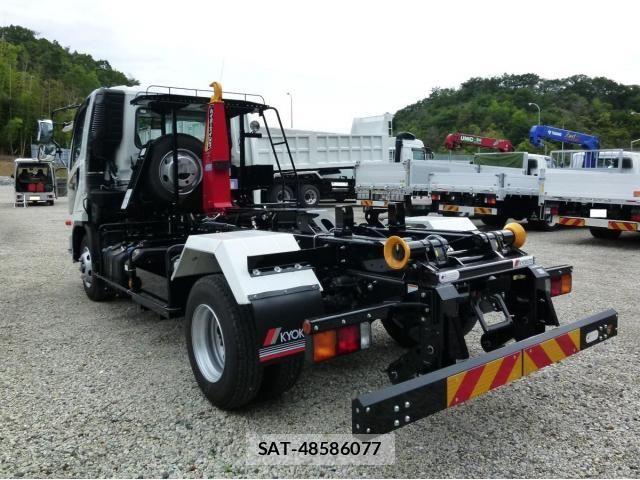 Mitsubishi FIGHTER 2026-04 8848967-5