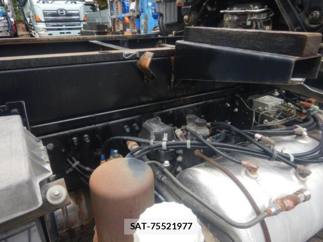 Mitsubishi FIGHTER 2012-02 8848972-24