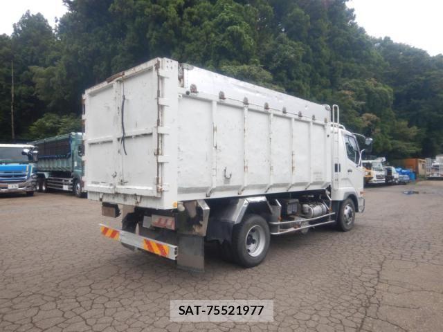 Mitsubishi FIGHTER 2012-02 8848972-6