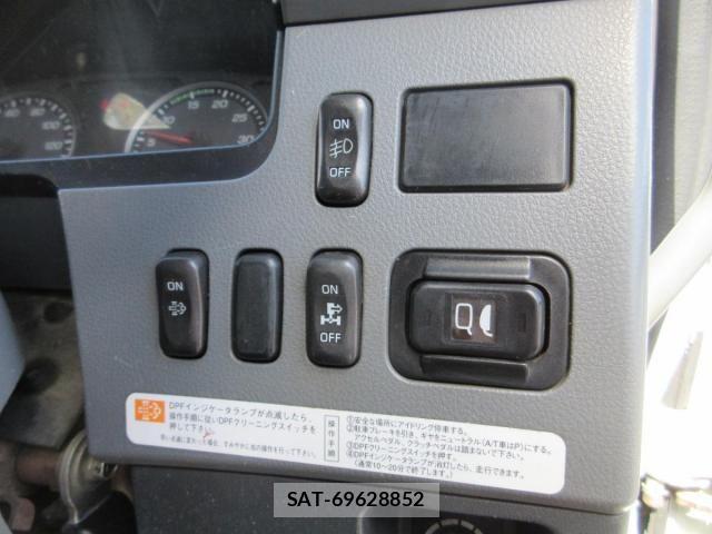 Mitsubishi FIGHTER 2008-04 8848971-9