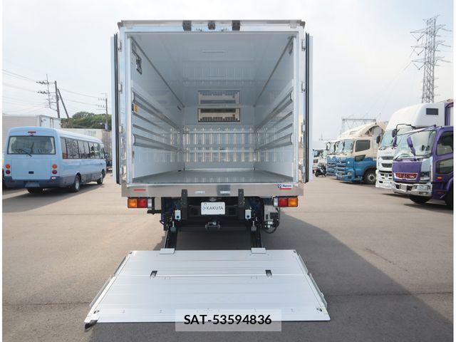 Mitsubishi FIGHTER 2026-04 8848956-6