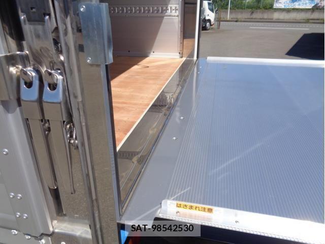 Mitsubishi FIGHTER 2025-12 8848957-13