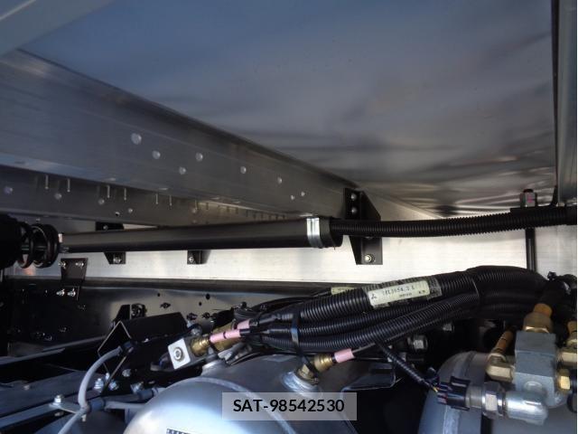 Mitsubishi FIGHTER 2025-12 8848957-17