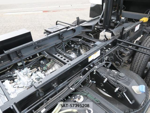 Mitsubishi FIGHTER 2026-02 8848968-9