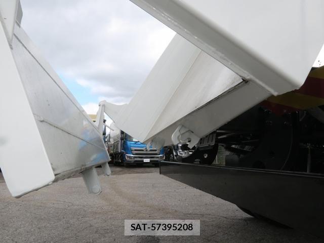 Mitsubishi FIGHTER 2026-02 8848968-8