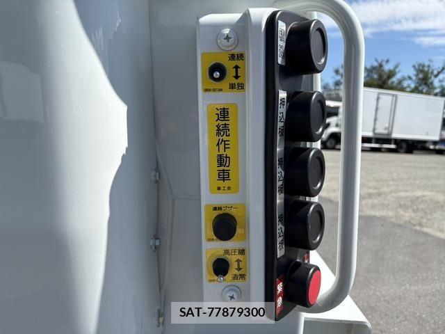 Mitsubishi FIGHTER 2026-01 8848955-15