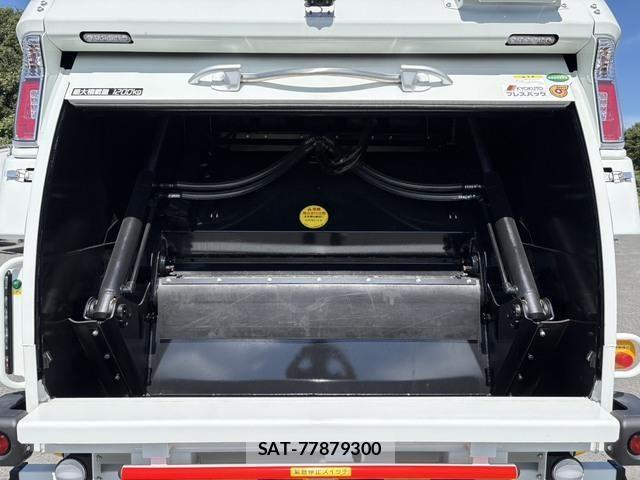 Mitsubishi FIGHTER 2026-01 8848955-23