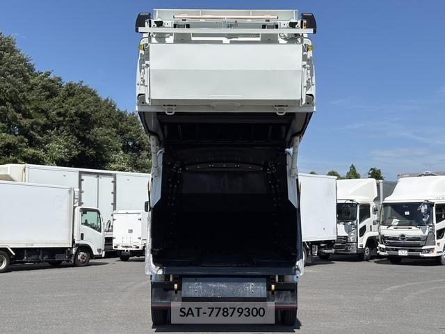 Mitsubishi FIGHTER 2026-01 8848955-28