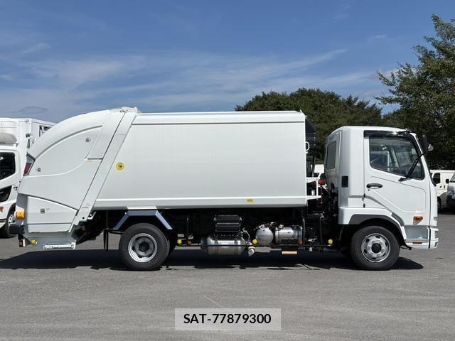 Mitsubishi FIGHTER 2026-01 8848955-4