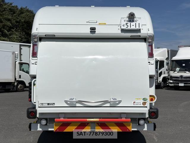 Mitsubishi FIGHTER 2026-01 8848955-6