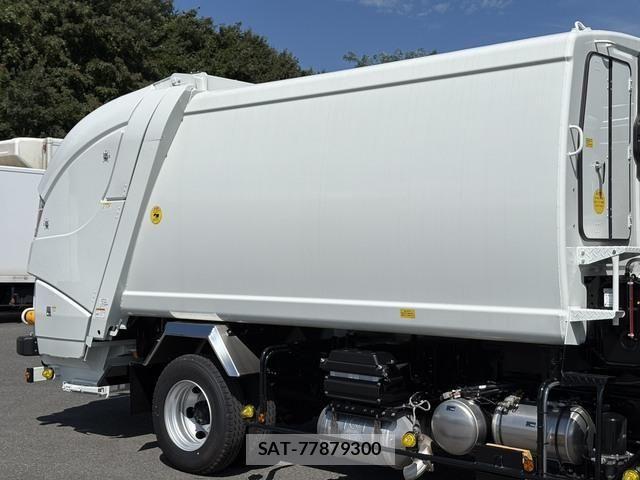 Mitsubishi FIGHTER 2026-01 8848955-8