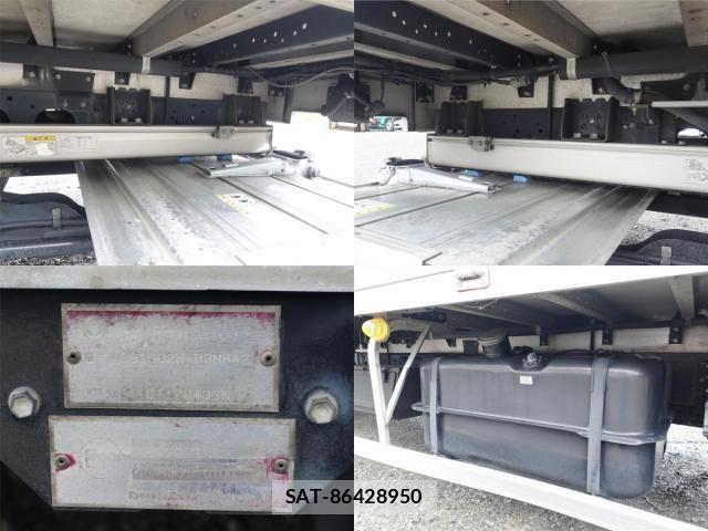 Mitsubishi FIGHTER 2016-12 8848981-15