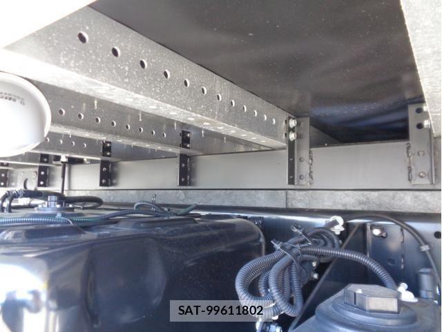 Mitsubishi FIGHTER 2026-01 8848958-24
