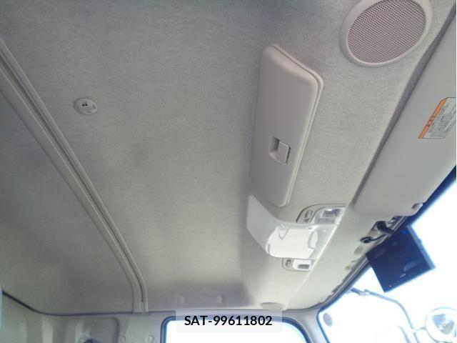 Mitsubishi FIGHTER 2026-01 8848958-29