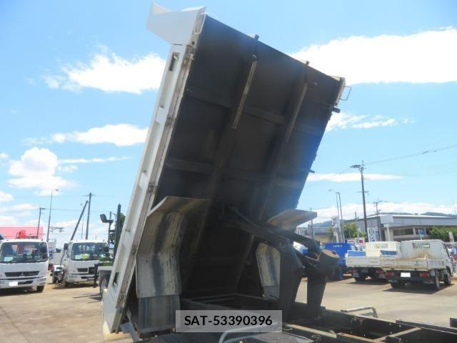 Mitsubishi FIGHTER 2013-03 8848977-24