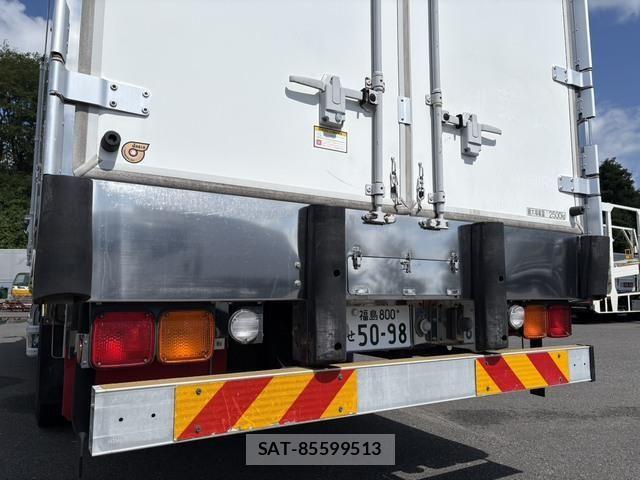 Mitsubishi FIGHTER 2013-12 8847981-14