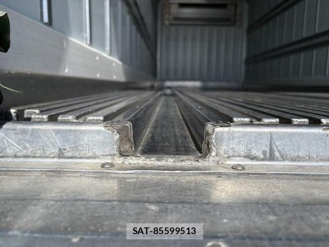 Mitsubishi FIGHTER 2013-12 8847981-20