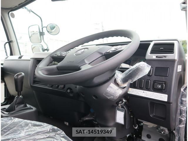Mitsubishi FIGHTER 2026-06 8870982-15