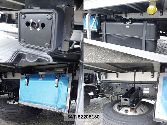 Mitsubishi FIGHTER 2019-06 8870987-16