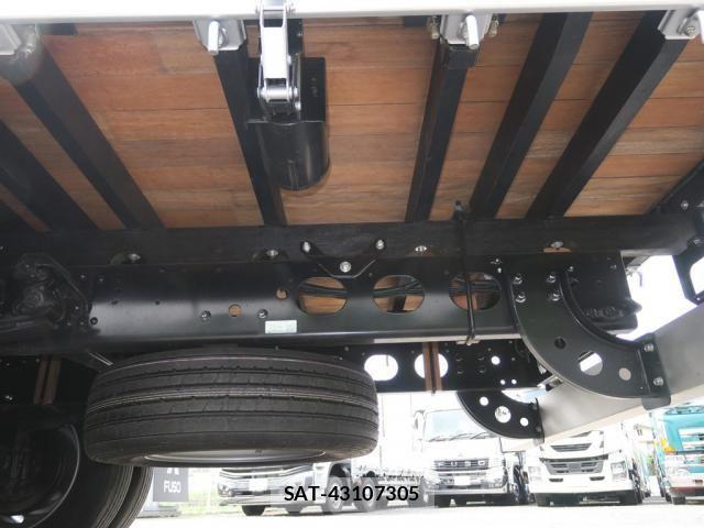 Mitsubishi FIGHTER 2025-07 8870980-15