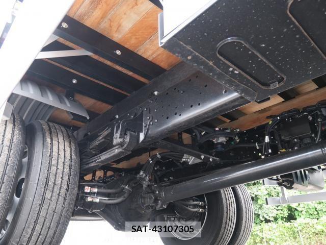 Mitsubishi FIGHTER 2025-07 8870980-17