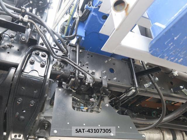 Mitsubishi FIGHTER 2025-07 8870980-19