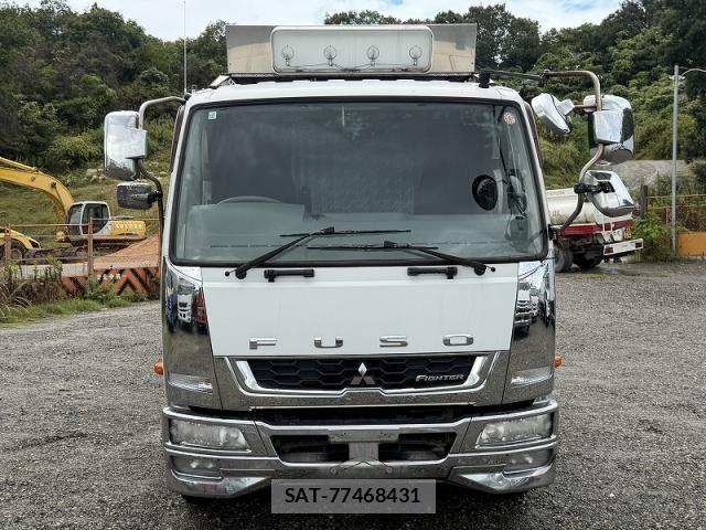 Mitsubishi FIGHTER 2015-10 8870983-4