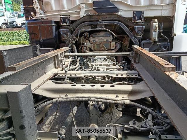 Mitsubishi FIGHTER 2011-02 8870986-16