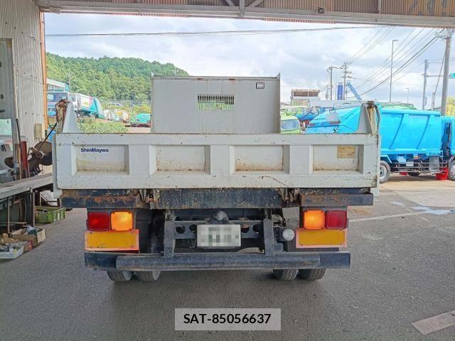 Mitsubishi FIGHTER 2011-02 8870986-18