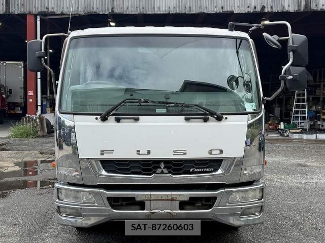 Mitsubishi FIGHTER 2014-11 8870984-5