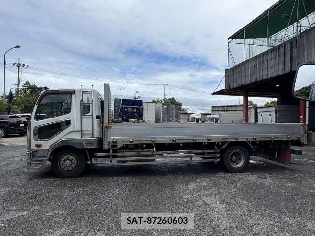 Mitsubishi FIGHTER 2014-11 8870984-7