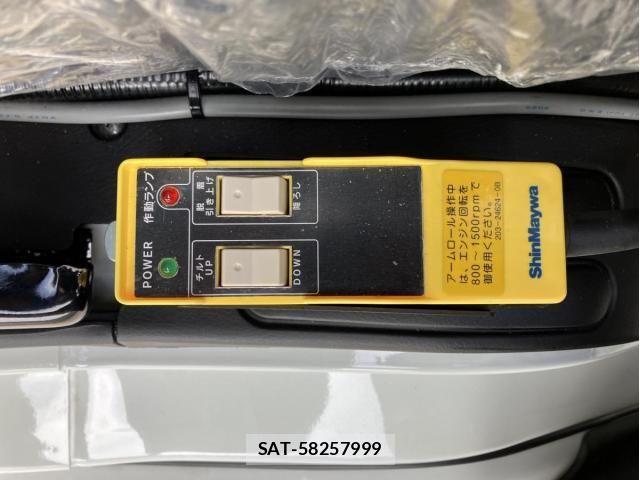 Mitsubishi FIGHTER 2026-05 8879723-17