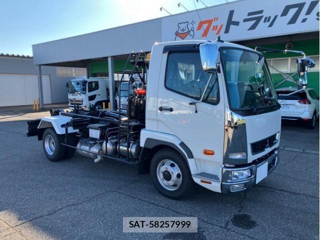 Mitsubishi FIGHTER 2026-05 8879723-1