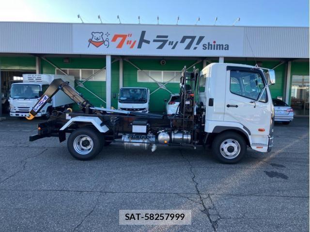 Mitsubishi FIGHTER 2026-05 8879723-5
