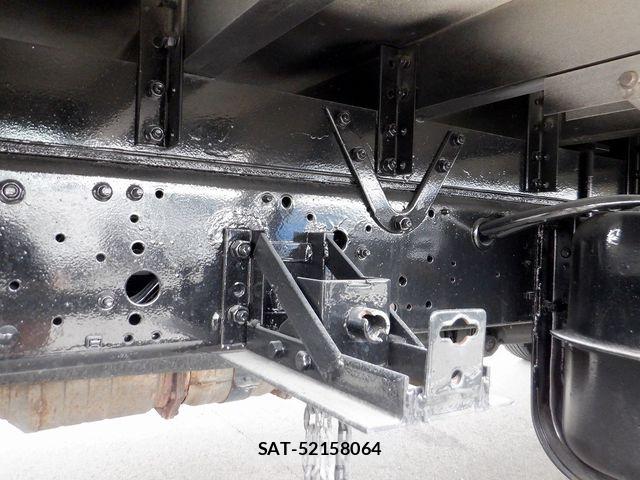 Mitsubishi FIGHTER 2017-05 8883611-10