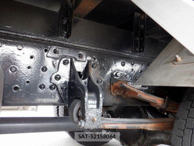 Mitsubishi FIGHTER 2017-05 8883611-11