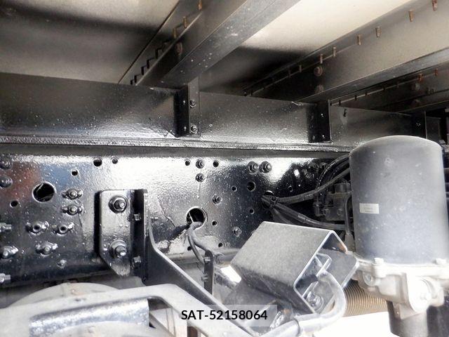 Mitsubishi FIGHTER 2017-05 8883611-13