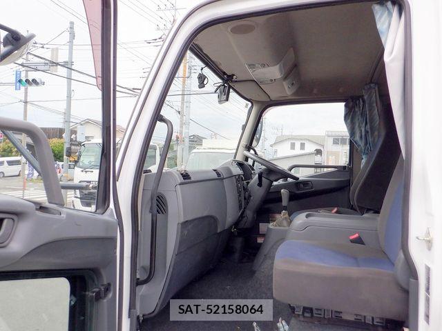 Mitsubishi FIGHTER 2017-05 8883611-19