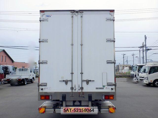 Mitsubishi FIGHTER 2017-05 8883611-5