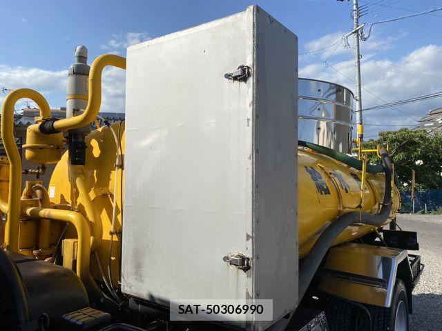 Mitsubishi FIGHTER 2001-05 7357743-9