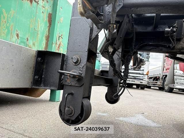 Mitsubishi FIGHTER 2001-03 8848984-11