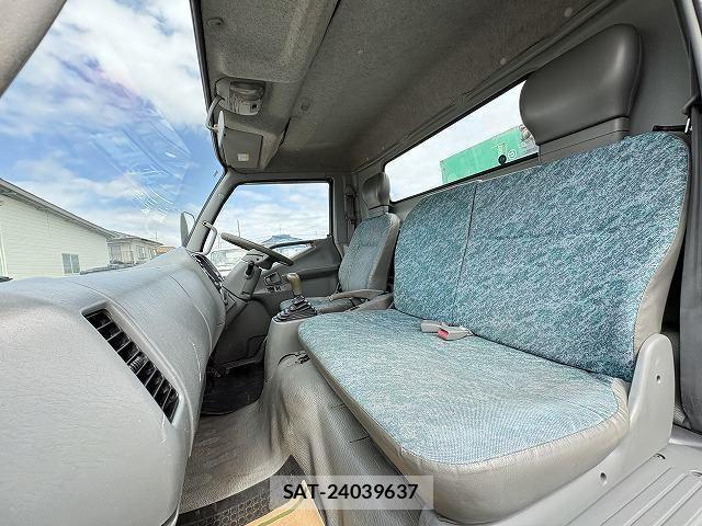 Mitsubishi FIGHTER 2001-03 8848984-17