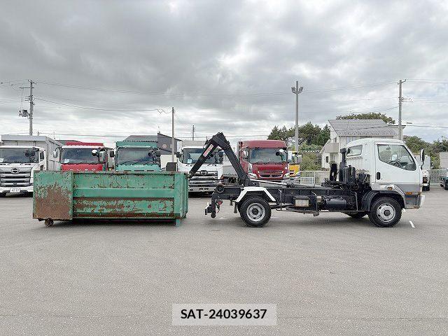 Mitsubishi FIGHTER 2001-03 8848984-7